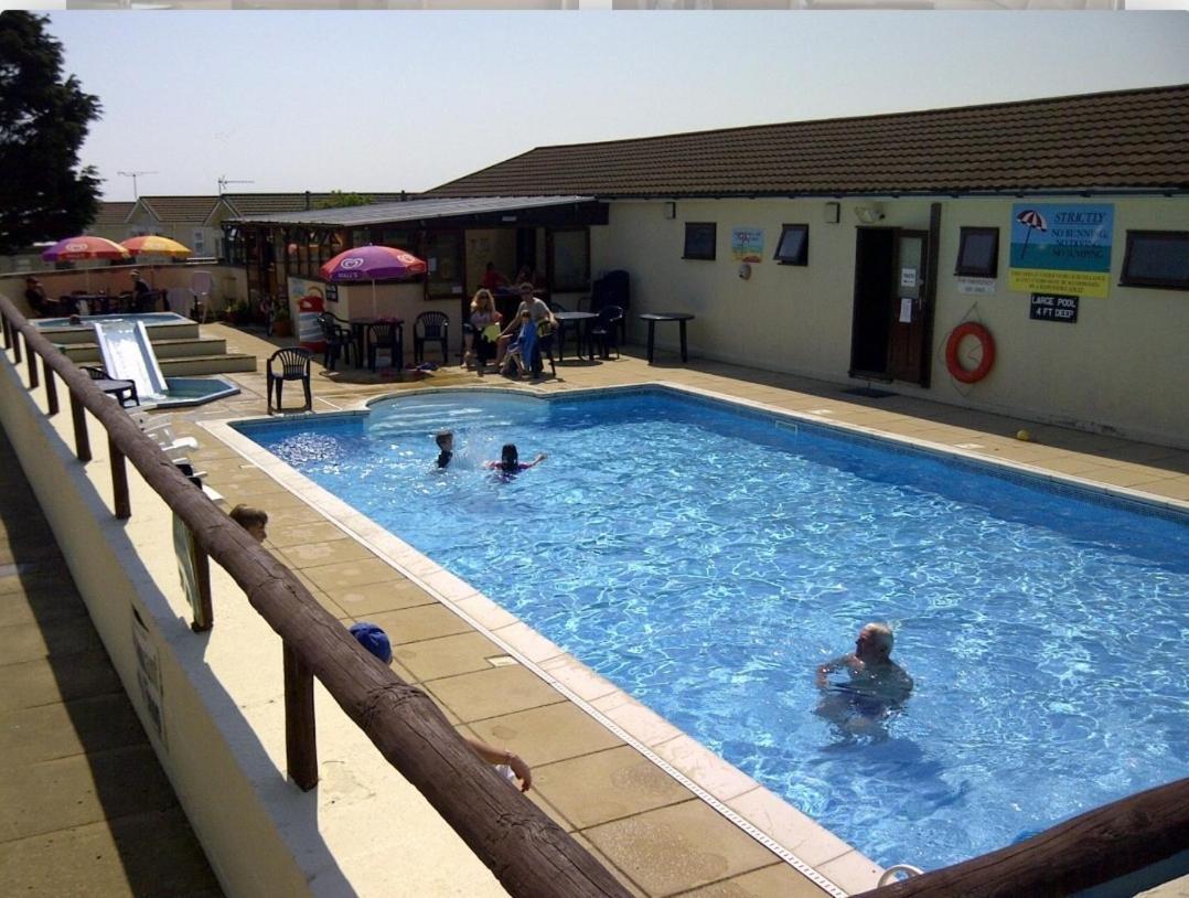 Ocean View 95 Hotel Trimingham Екстериор снимка